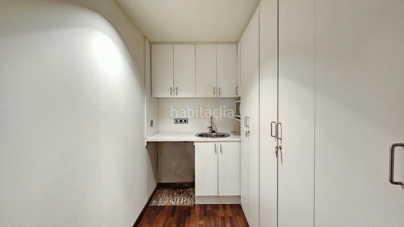 Foto ccec4a7f-9f63-4999-aef0-7c196b44942b. Lloguer oficina amb calefacció aparcament a Barri de les Corts Barcelona