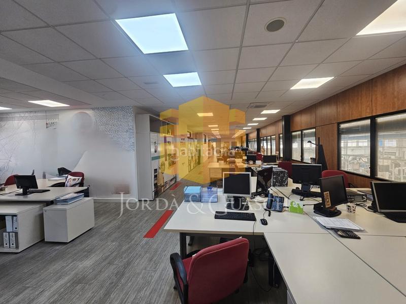 Foto 024c2322-b48d-4e7f-87f6-06ae299e67a4. Affitto capannone industriale in carrer del gran capità 7 in Sant Joan Despí