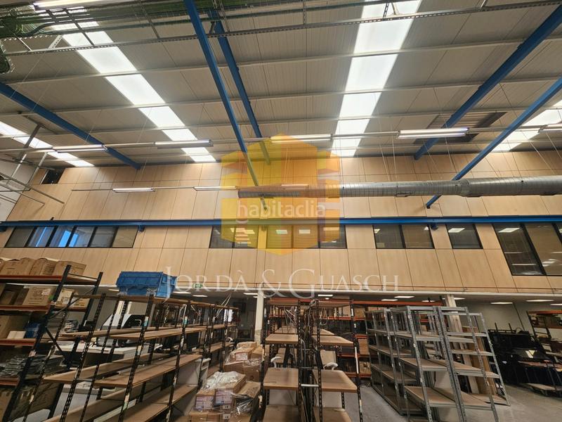 Foto 762f67f2-fcfa-4551-a9ce-23c3482ec5b9. Affitto capannone industriale in carrer del gran capità 7 in Sant Joan Despí