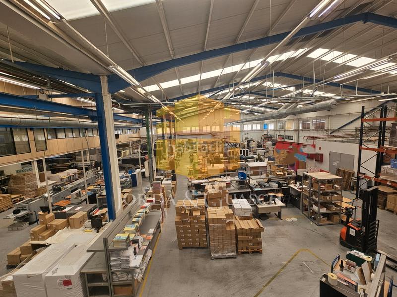 Foto e62ff476-0fcc-475f-bc4c-7905b81f3624. Affitto capannone industriale in carrer del gran capità 7 in Sant Joan Despí