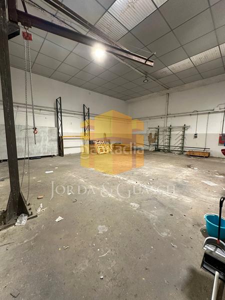 Foto 2b51d1bb-6bb1-4cfa-b704-a9b5f88bc8f0. Alquiler nave industrial en carrer de frederic soler 145 en Sabadell