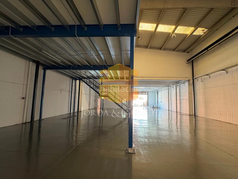 Foto 21614cd1-0772-4e88-af92-7023110a3186. Affitto capannone industriale in carrer de la seu d'urgell 9 in Sant Joan Despí