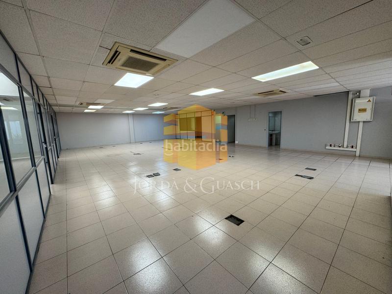 Foto 8df48b59-feab-4b11-bee2-3c883d9f9c05. Affitto capannone industriale in carrer de la seu d'urgell 9 in Sant Joan Despí