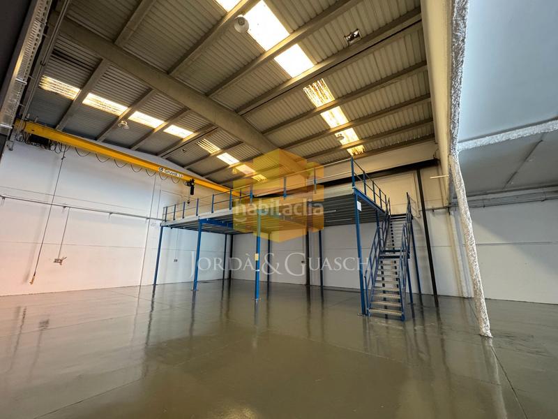 Foto 9f0b1880-dd6a-453b-9bf5-55d89e0c1309. Affitto capannone industriale in carrer de la seu d'urgell 9 in Sant Joan Despí