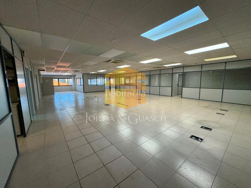 Foto a72472d9-a8da-4964-9ad6-bb7fafd57512. Affitto capannone industriale in carrer de la seu d'urgell 9 in Sant Joan Despí