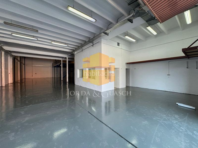 Foto d7aa8c5c-3e41-43e6-86b8-d0e7223f4cd7. Affitto capannone industriale in carrer de la seu d'urgell 9 in Sant Joan Despí