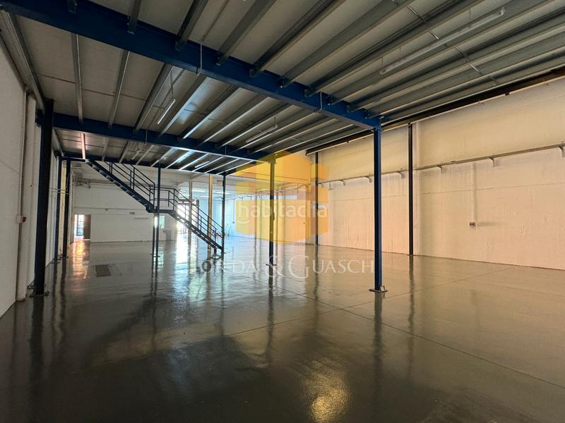 Foto dc032079-ea2e-4e60-9123-6a1d6731f0fb. Affitto capannone industriale in carrer de la seu d'urgell 9 in Sant Joan Despí