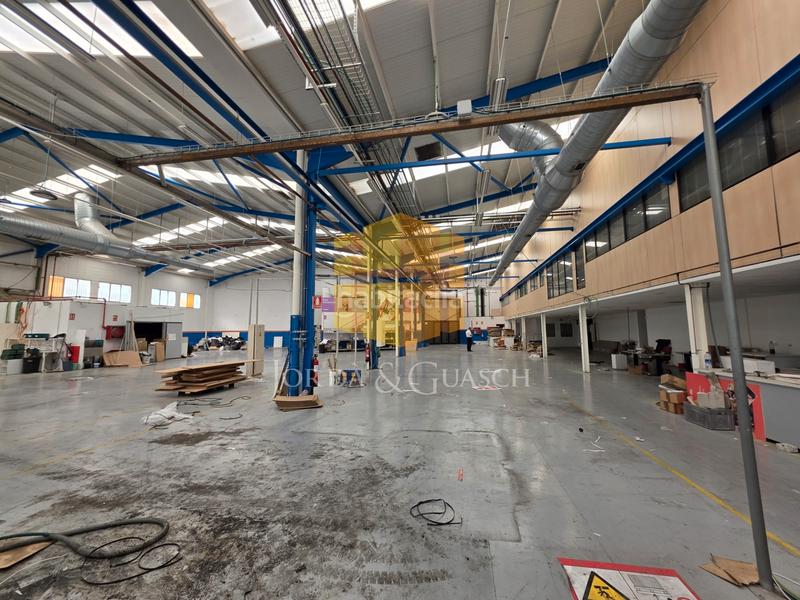 Foto 3bb413c2-d486-41cf-95dd-34f9c4482d37. Miete fabrikhalle in carrer de la indústria 2a in Sant Joan Despí