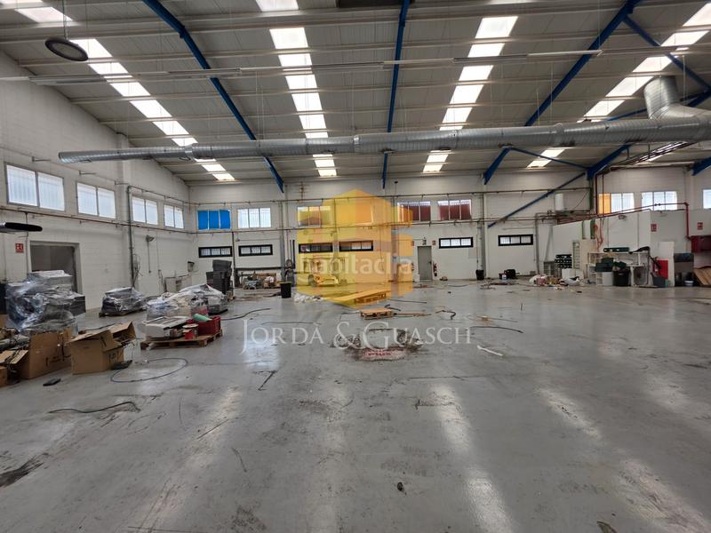 Foto 6b541eff-4171-4a5c-8774-546fd6406ca2. Miete fabrikhalle in carrer de la indústria 2a in Sant Joan Despí