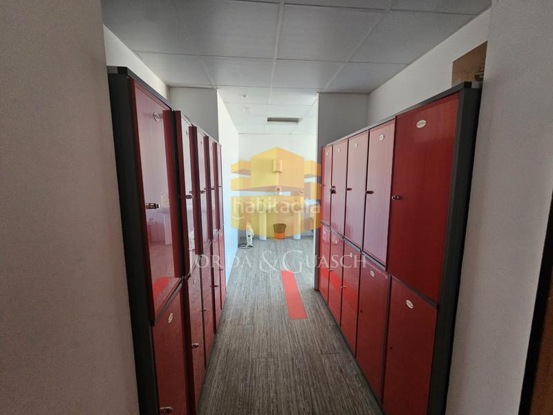 Foto c25869b9-5fa4-4abe-ac5d-3ff3cdca9185. Miete fabrikhalle in carrer de la indústria 2a in Sant Joan Despí