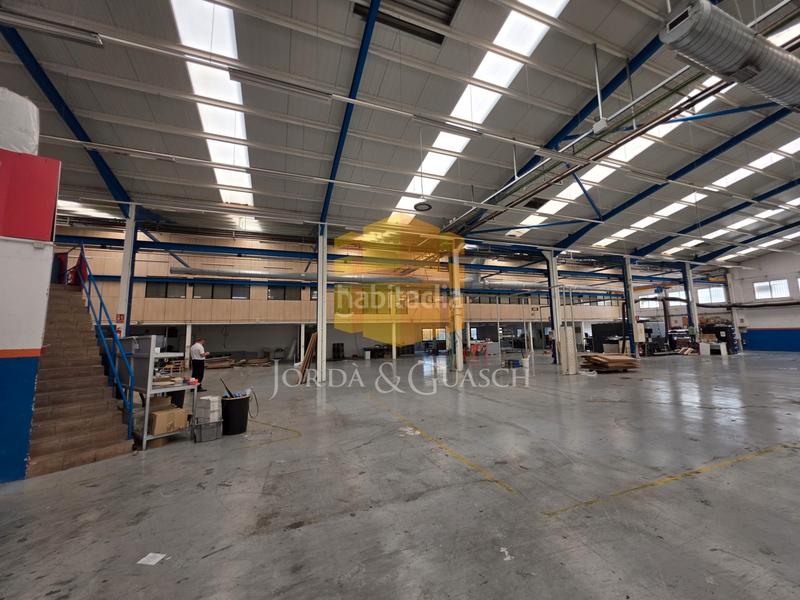 Foto 2b6792f5-8596-492c-8e63-021b6515b7dc. Alquiler nave industrial en carrer de la indústria 2a en Sant Joan Despí