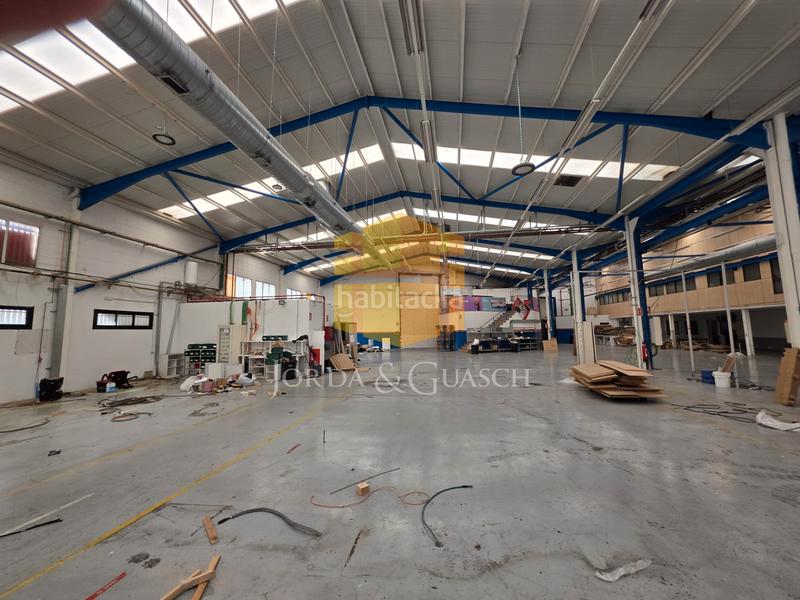 Foto 955625f2-5f72-4432-b893-4137c05e0b2d. Alquiler nave industrial en carrer de la indústria 2a en Sant Joan Despí