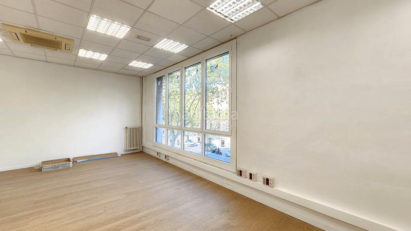 Foto 0aa39e1f-67d0-4453-97a7-d3861180e2cc. Alquiler oficina  completamente renovada en Barcelona