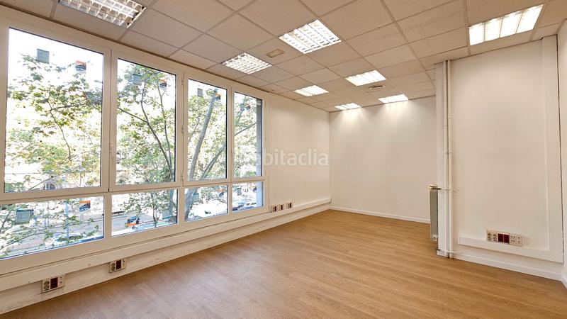 Foto 64032dc3-5b01-42b7-959f-43559ddb04ca. Alquiler oficina  completamente renovada en Barcelona