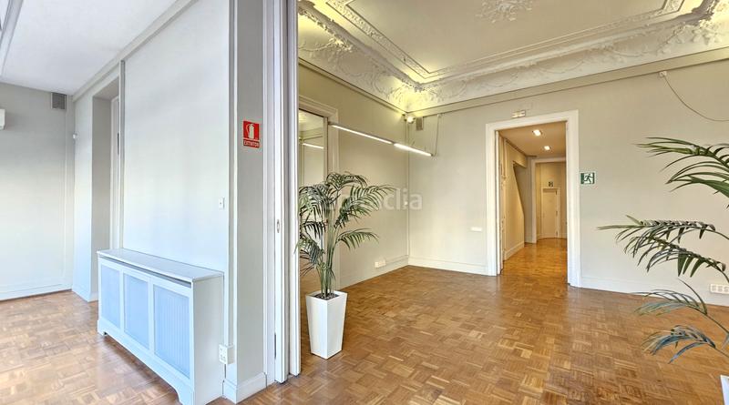 Foto f388c98a-bc7e-4eea-a1f3-69fba0dbf277. Miete büro mit heizung in Dreta de l´Eixample Barcelona