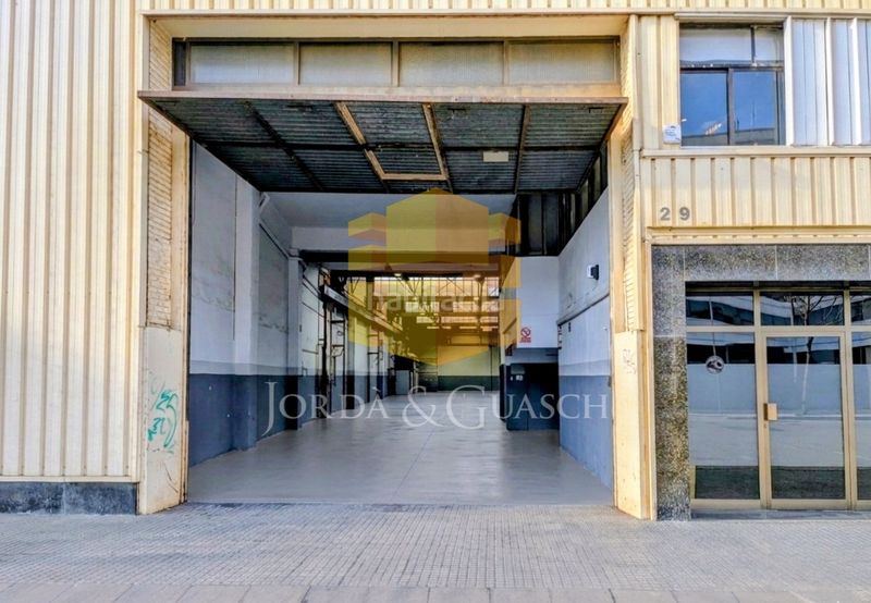 Foto 6b10d457-19f7-4307-bb21-c942ab430520. Miete fabrikhalle in carrer tirso de molina 29 in Cornellà de Llobregat