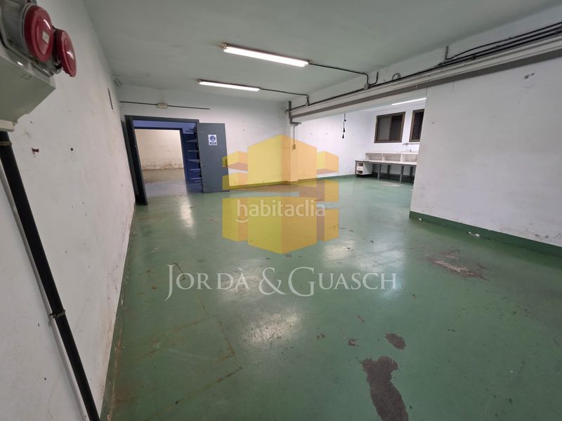 Foto 053417a6-2825-4d36-87ea-f940594131a1. Miete fabrikhalle in carrer de lepanto 19 in Almeda - El Corte Inglés Cornellà de Llobregat