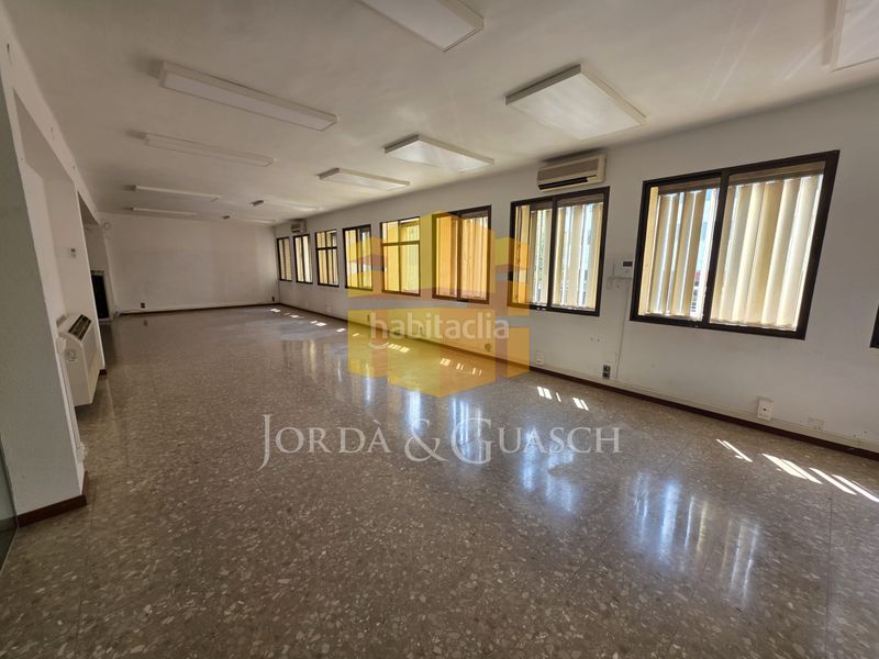 Foto 4027f962-2ba8-4701-8a4f-42806a599997. Miete fabrikhalle in carrer de lepanto 19 in Almeda - El Corte Inglés Cornellà de Llobregat