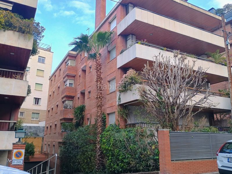 Foto 99562e2d-c670-48a4-b873-5026e458aef1. Lloguer àtic amb xemeneia calefacció aparcament a Barcelona