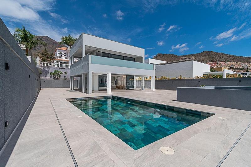Foto f43026b7-7cba-4cf7-b50f-552aec340ab8. Casa con parcheggio piscina in Playa Fañabé Alto Adeje