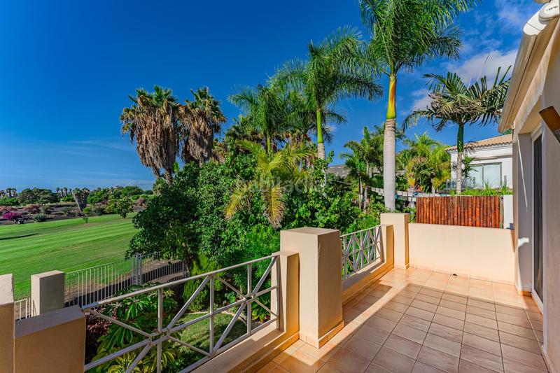 Foto a2b3d9f9-41f7-42a7-adab-a6c38896ba62. Haus mit parking pool in La Caleta Adeje