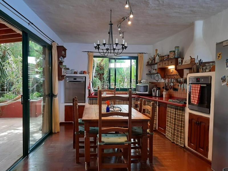 Foto ed88b2a4-e458-4d8f-a1c2-423667977a83. Casa amb aparcament a Charco del Pino Granadilla de Abona