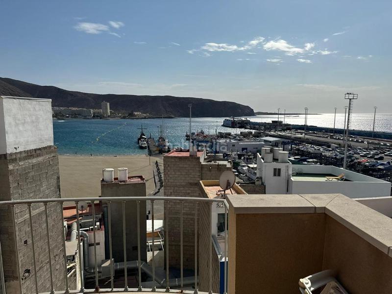 Foto 1207eaba-db42-4a4f-8797-20726e5d777f. Penthouse with parking in Los Cristianos Arona
