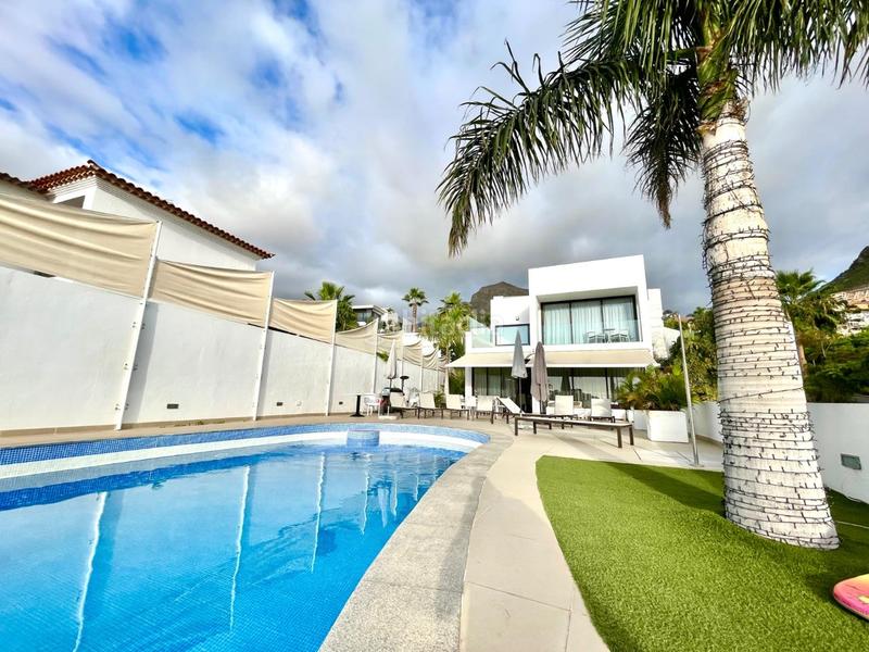 Foto 3f412f8a-46a9-4196-8be3-e0d0464a7fe1. Casa amb aparcament piscina a Playa Fañabé Alto Adeje