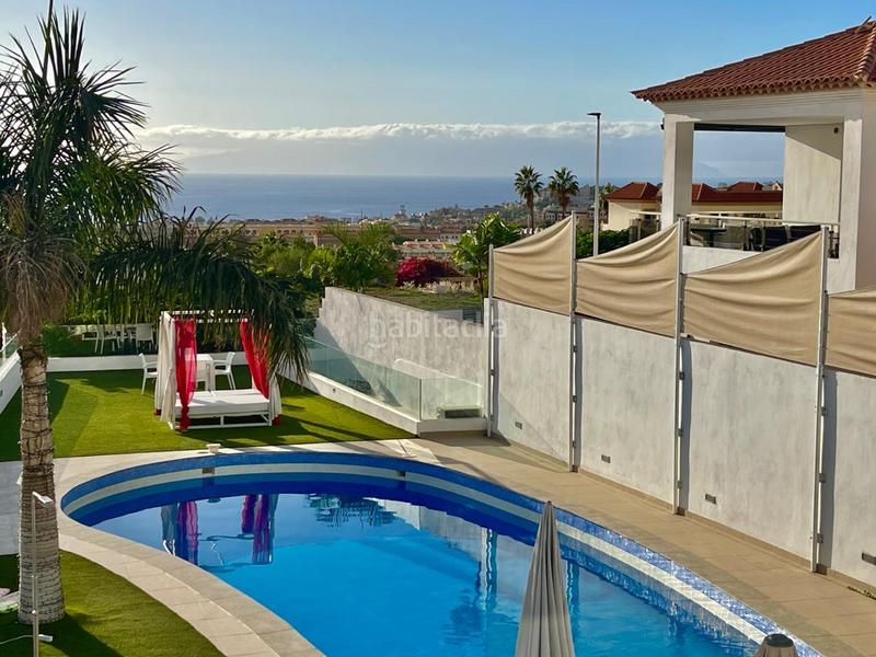 Foto e391df09-15f9-4bc8-8e42-ef9a15590965. Haus mit parking pool in Playa Fañabé Alto Adeje