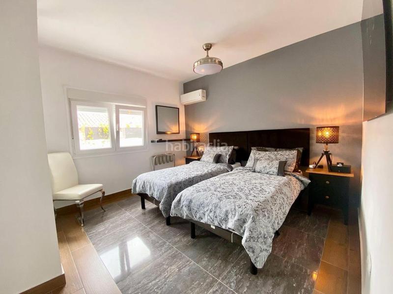 Foto 4d25bc06-d119-42ec-88ed-f18041cb1ab6. House with parking pool in La Caleta Adeje