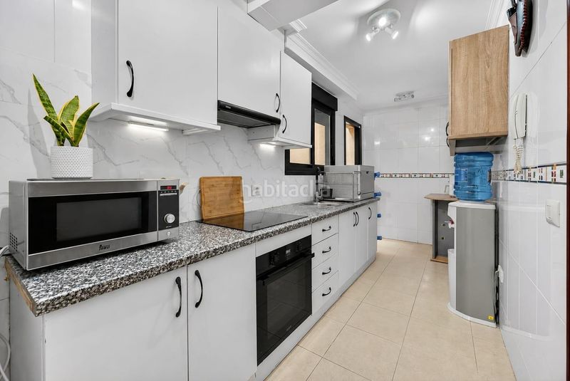 Foto b5a9d6fa-7f2b-4d59-8b25-553dfe60989a. Apartament amb aparcament a Guargacho Arona