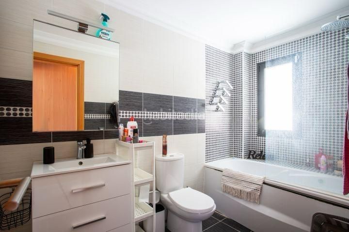 Foto c9307f10-c872-4d7f-bb9f-6738a33b03a6. Xalet amb aparcament piscina a Torviscas Centro y Alto Adeje