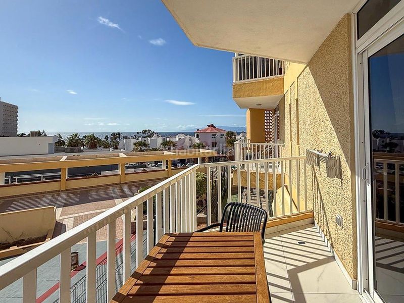 Foto 800d4528-10e4-4992-8b41-d64e6dbf2d32. Apartament amb aparcament a Playa de las Américas Arona