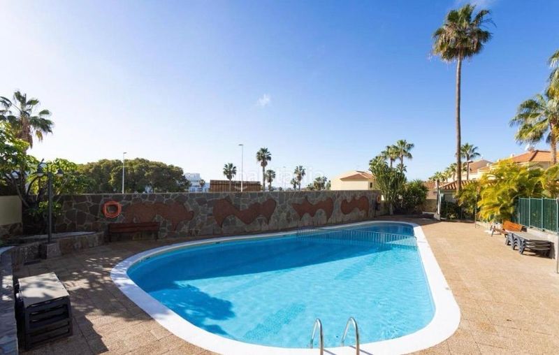 Foto e615cd42-e61a-4453-8b79-c5896f1198a9. Casa amb piscina a Playa del Duque Adeje