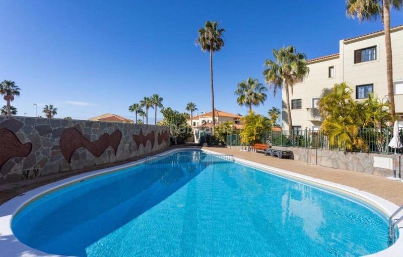 Foto ee18173e-41f6-4021-a61c-38f7ea2cf62a. Casa amb piscina a Playa del Duque Adeje