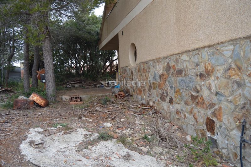 Foto 32d9c54f-cdd6-4b08-94c2-7ed4888cdfcd. Casa amb aparcament a Torrelles de Llobregat