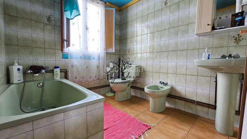 Foto a28ddd74-d58b-404c-ba3e-005270f100e9. Casa con riscaldamento parcheggio in Sedes - Pedroso - Doso Narón