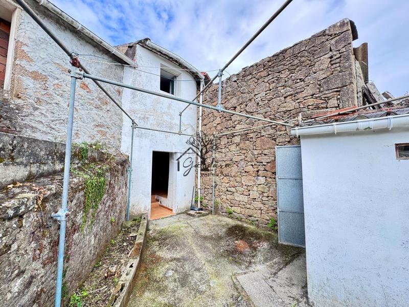 Foto 4e0428c8-49c2-480f-8356-02742c7f95e7. Casa adossada a Área Rural Ferrol