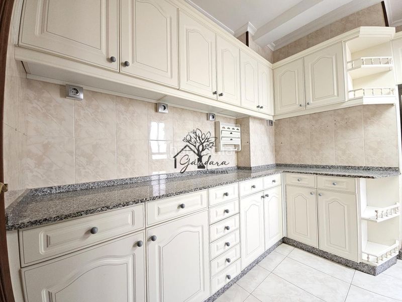 Foto 2eeed4fe-f6fb-4b8a-a363-599b4b77859d. Piso en Caranza Ferrol