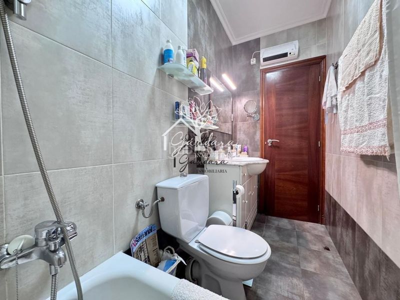 Foto e4b76df7-e6b5-4273-a398-f24e0e26e5c1. Edifici a Neda