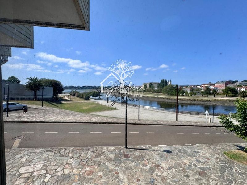 Foto ee5dfe78-cdff-4b22-bfdf-9b29f45b2d25. Edifici a Neda