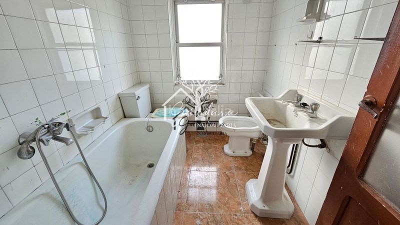 Foto fa729819-f136-4cfe-a770-07021a6949b2. Edificio in Zona Ultramar Ferrol