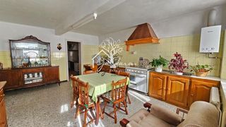 House in Área Rural. Casa de 3 habitaciones con finca, en san jorge, ferrol.