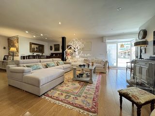 Appartement à Ares. Vivienda única en planta baja con terraza  paseo de ares