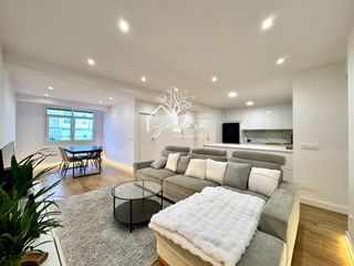 Flat  Maria pita. Piso primero con terraza, reformado 2026, amueblado, 100 m2 y 2