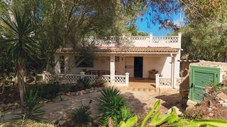 Rent House in Ses Salines Poble. Encantadora finca en un entorno tranquilo.