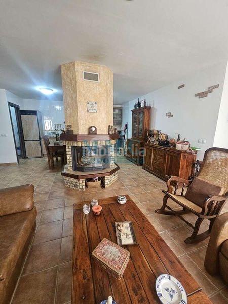 Foto 5a85fee1-51b5-4afb-81df-25f7381a2985. Casa en Enix