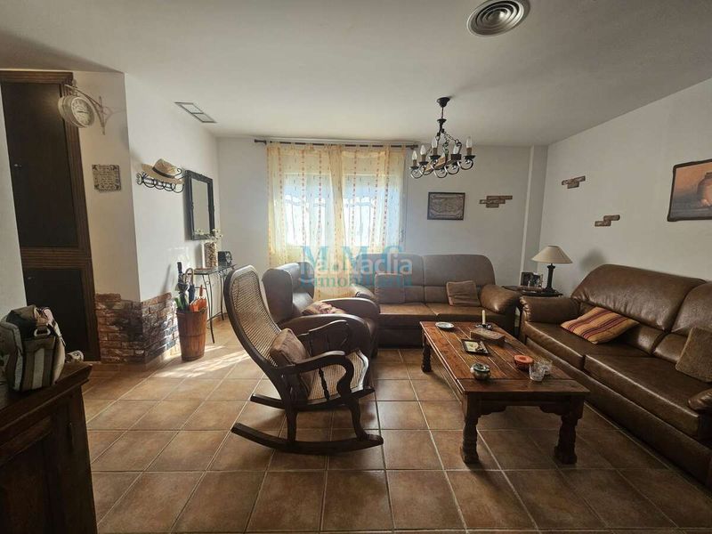 Foto 36ac83ba-4cb9-49b4-8f1c-5536df386d0a. Casa a Enix