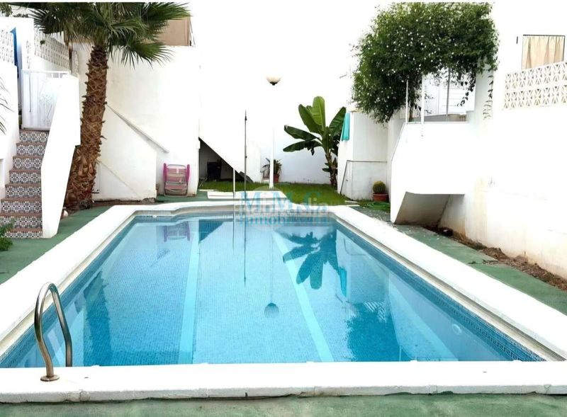 Foto 0d288430-ef23-4ebb-aa5c-7f1c1679dce9. Tríplex amb aparcament piscina a Aguadulce Sur Roquetas de Mar