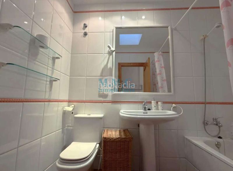 Foto 29a03f1f-a9de-4aac-8ae2-67d977565f13. Tríplex amb aparcament piscina a Aguadulce Sur Roquetas de Mar